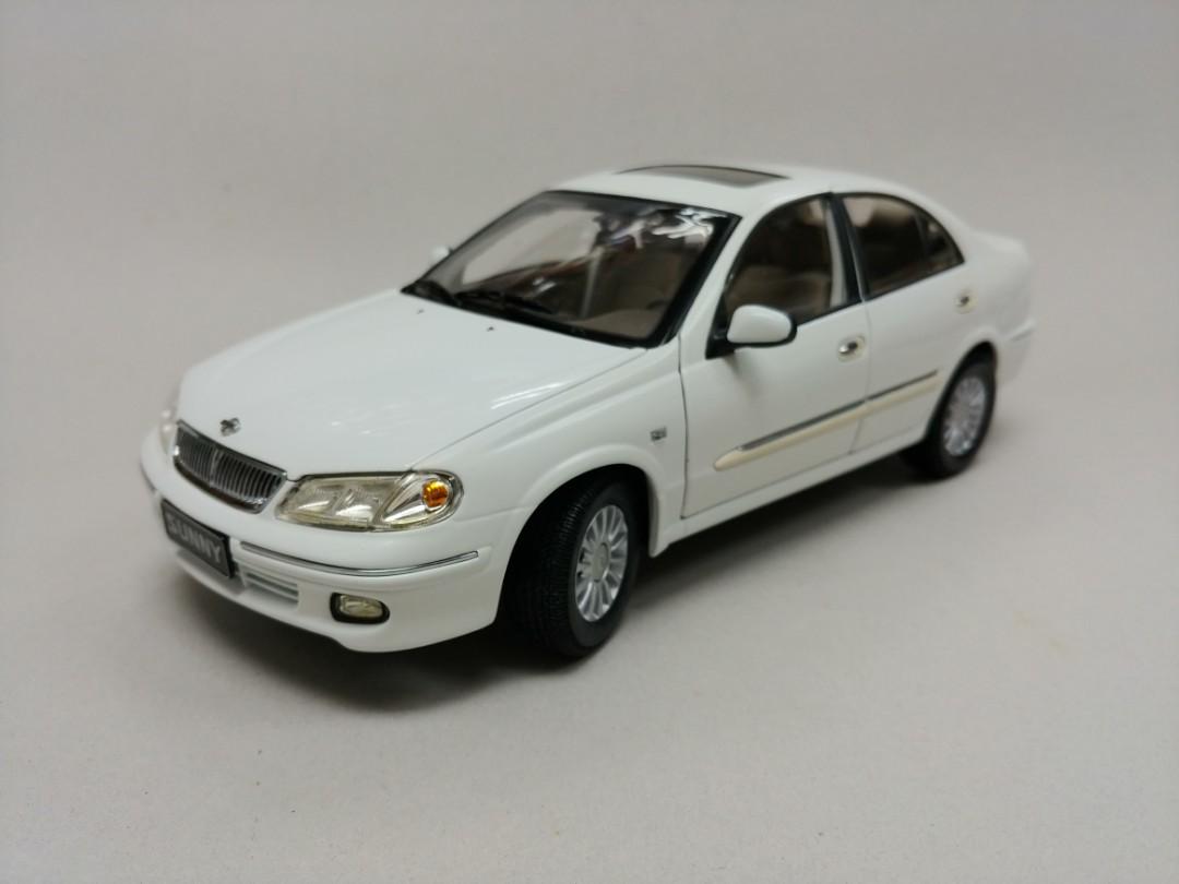 △NISSAN特注！1/18 日産 Sunny 2010 銀（トミカ 日産ティーダ