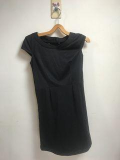 黑色素洋裝 純淨簡單 Size L 衣長83公分 肩寬37公分 女裝 衣況優