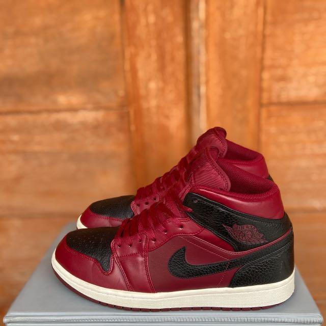 reverse banned jordan 1