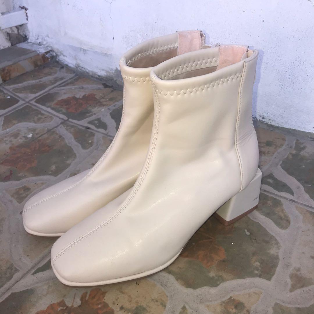 leather boots beige