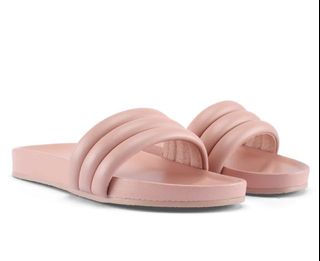 (Category: ) located in . Submitted by yourthrifttherapy (Listing ID 1166395306, Image 1). Description: .