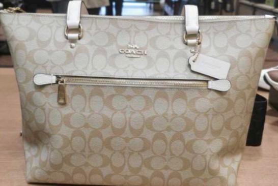 Genuine Brand NEW Coach tote bag with zipper and classic design