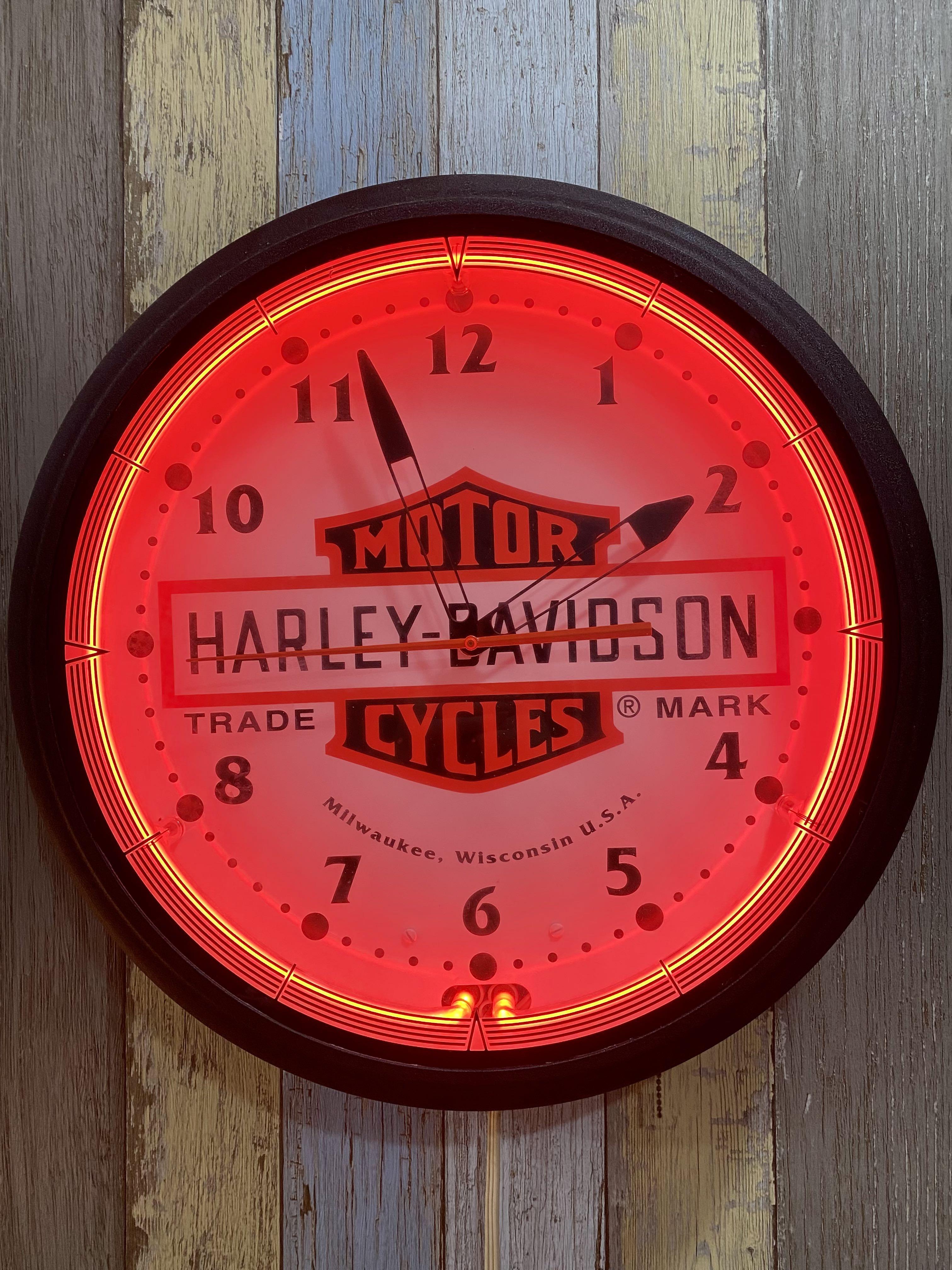 Harley Davidson Vintage Neon Bar and Shield Clock (HDL10608