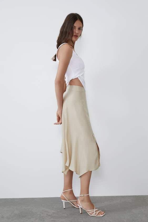 H&M Beige Midi Skirt (Category: Skirts) located in Mandaluyong City. Submitted by jarustia (Listing ID 1166281481, Image 1). Description: .