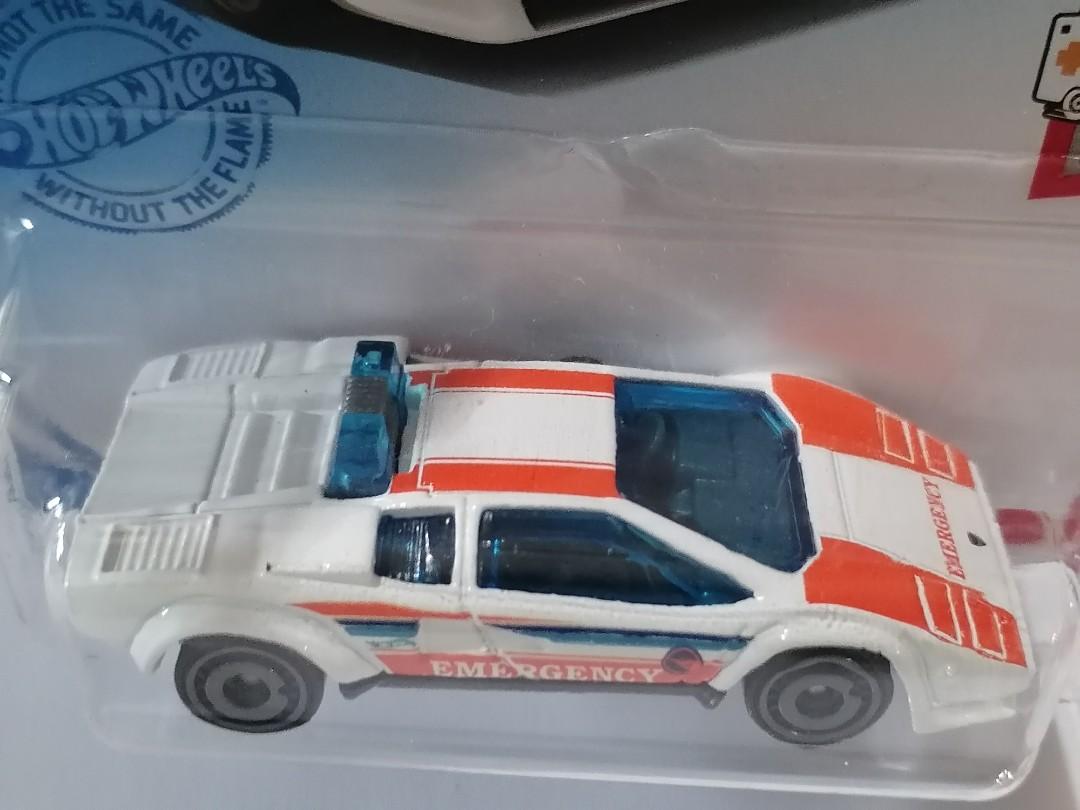 Hot Wheels 2021 HW Rescue Lamborghini Countach Pace Car White