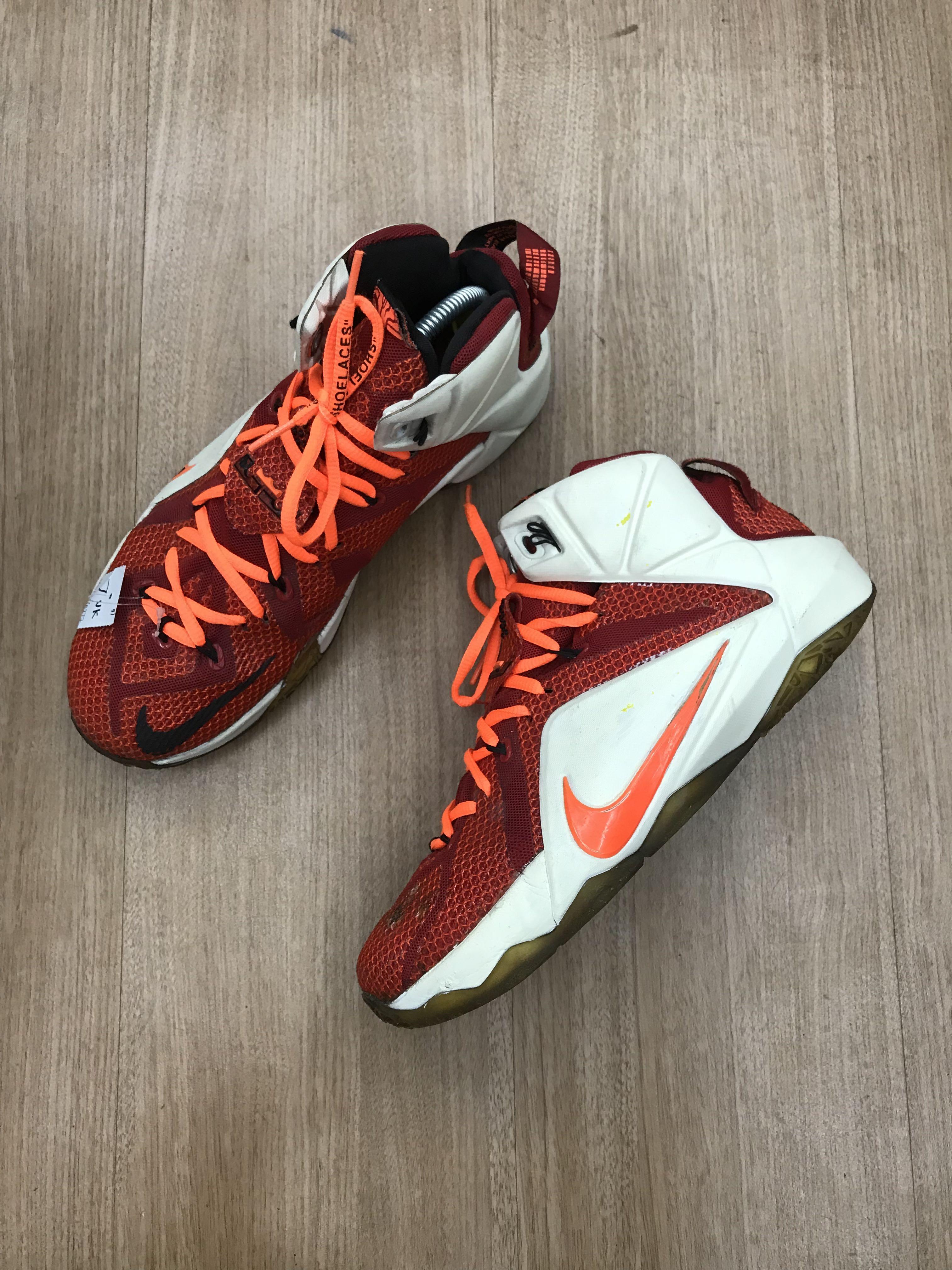Kasut basketball top