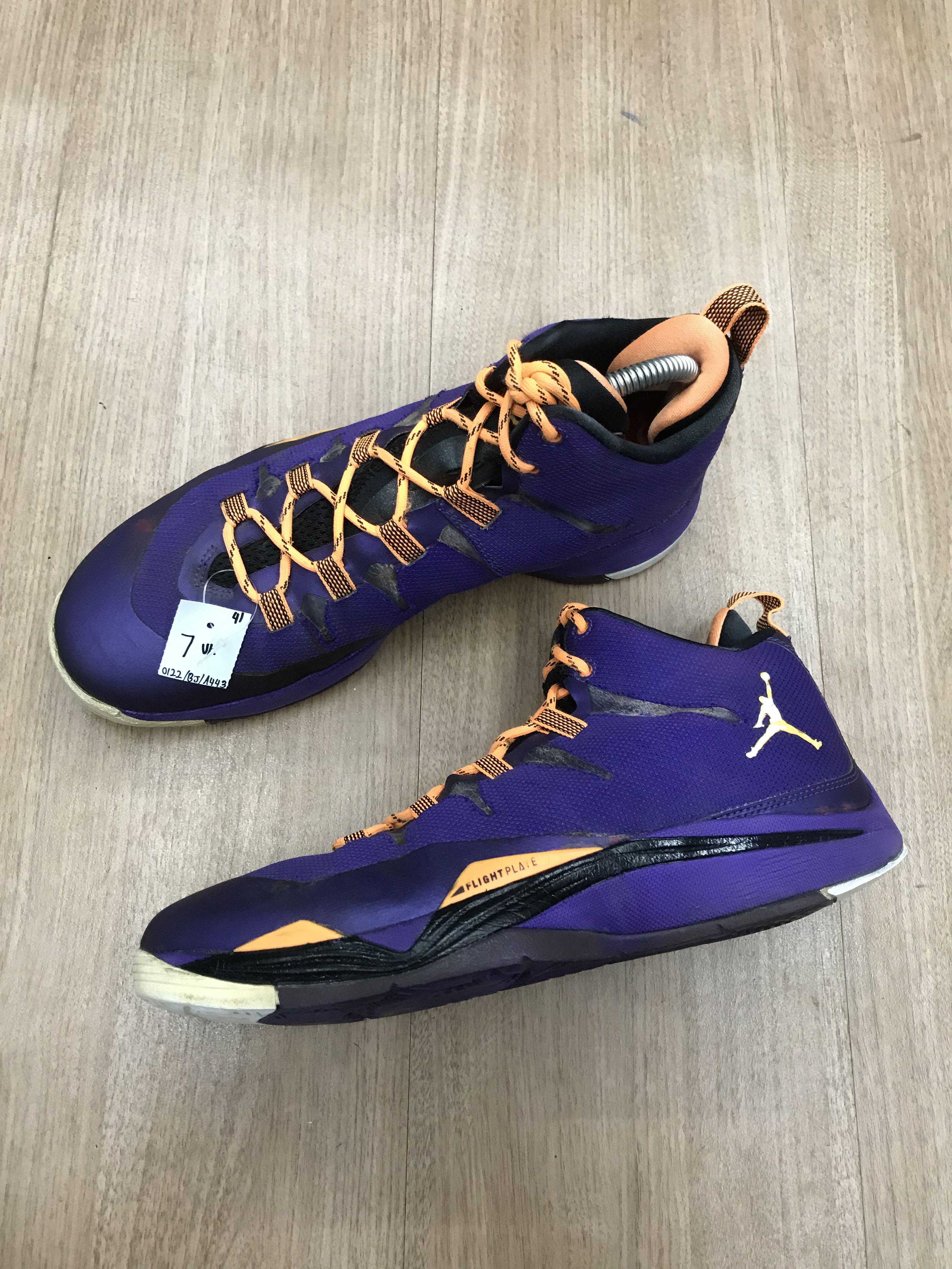 Kasut basketball top
