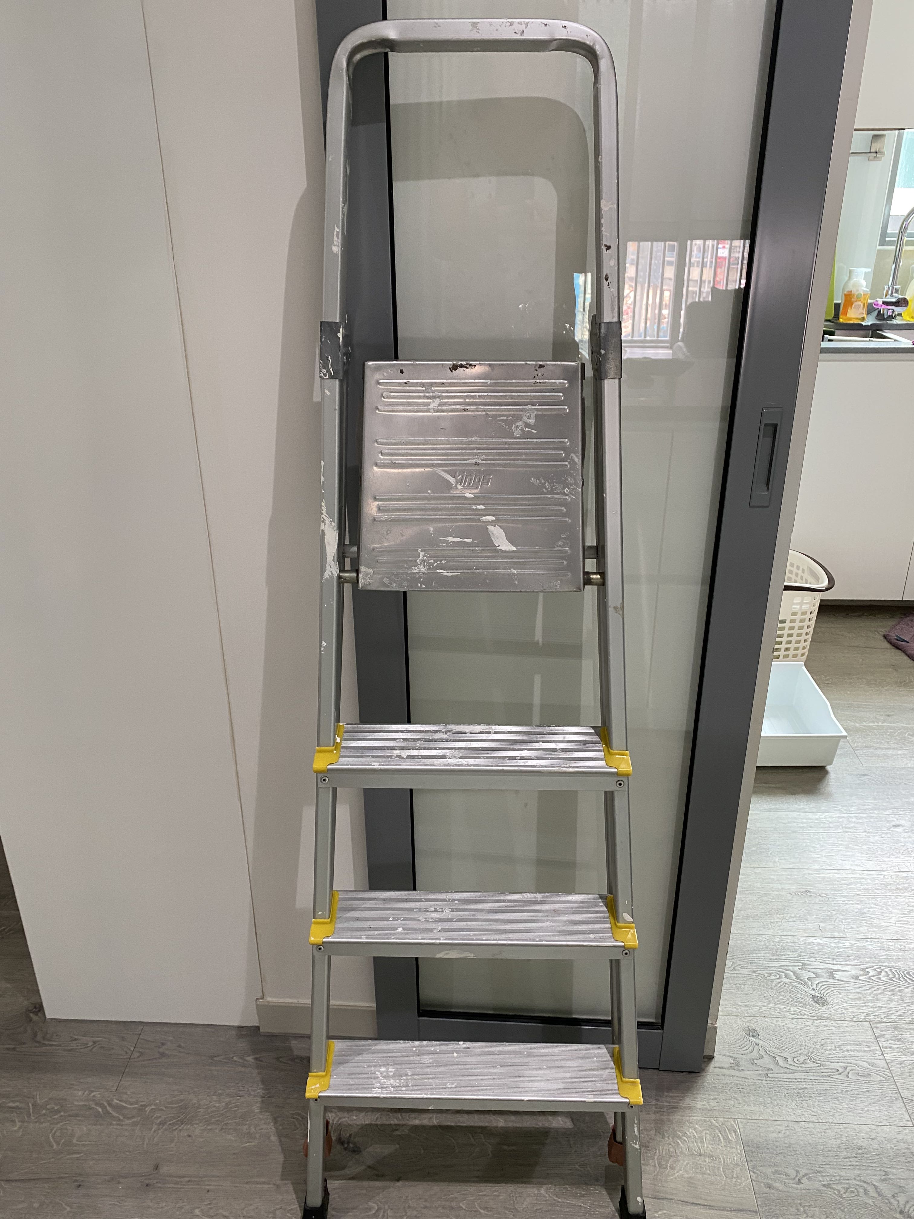 Kings Ladder 4 steps, Furniture & Home Living, Furniture, Shelves