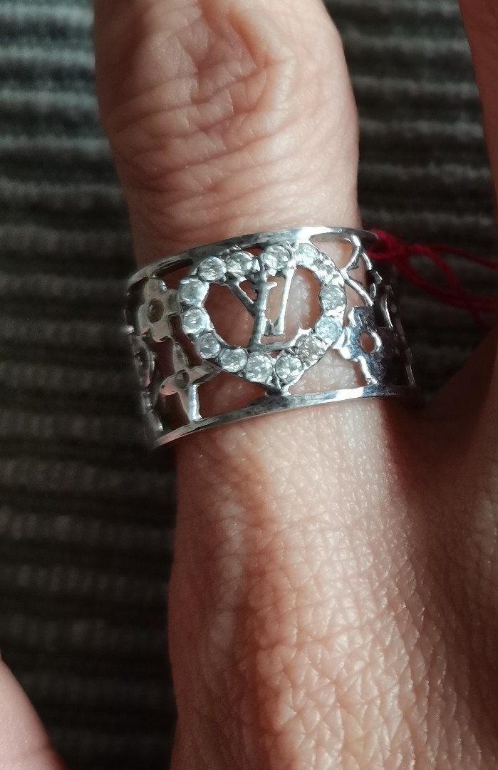 LV designed ring with diamonds, Women's Fashion, Jewelry