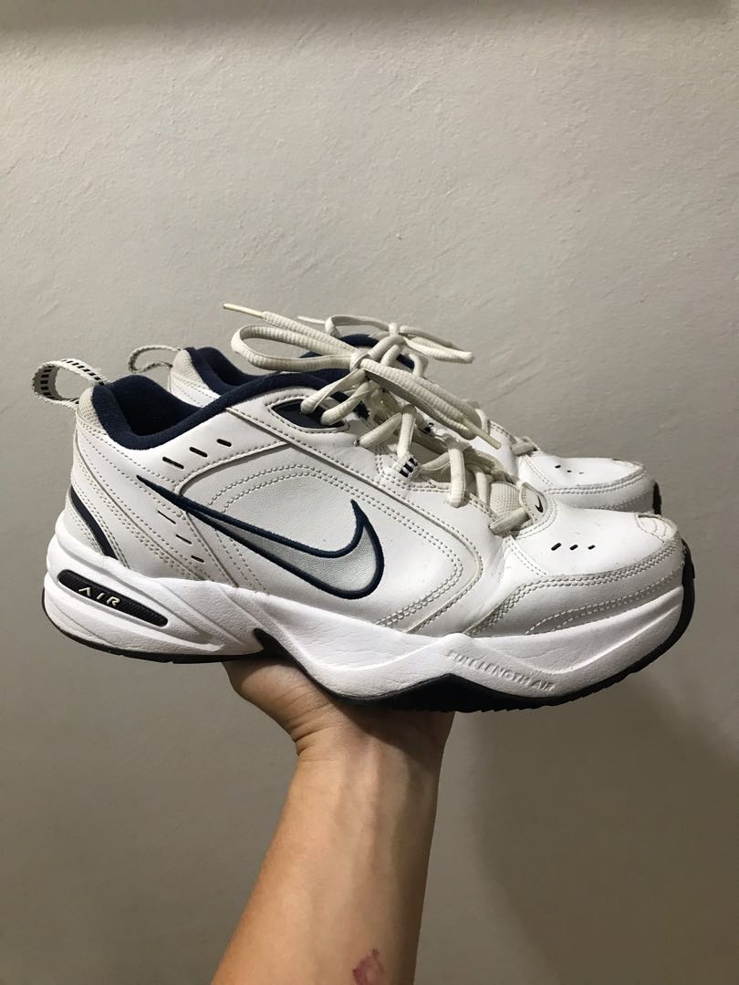 squeaky nike air monarch