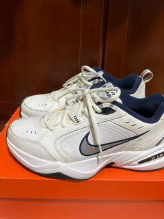 Nike Air Monarch