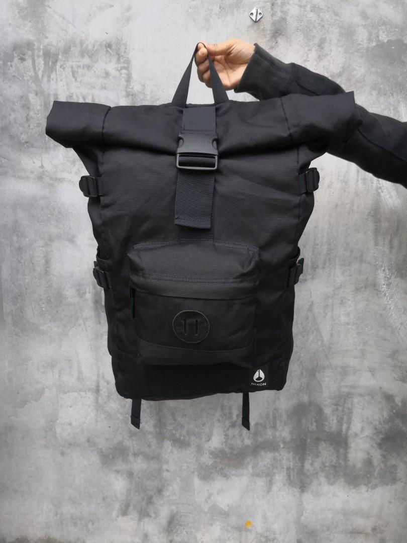 Nixon store swamis ii