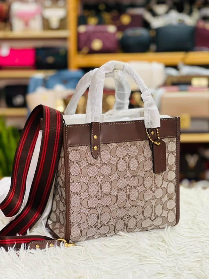 💯ORIGINAL COACH SIGNATURE JACQUARD FIELD TOTE 22, Luxury, Bags & Wallets  on Carousell