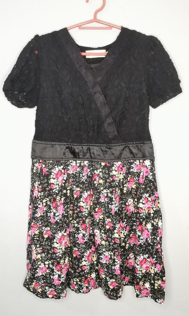 Personal Preloved Clothes for Sale (Category: Dresses) located in Quezon City. Submitted by tsuruzen (Listing ID 1166425104, Image 2). Description: Personal Preloved Clothes for Sale 100 each for tops/swimsuit 150 each for dress Discount may be given if 2 or more will be bought :) Message me for faster transactions.