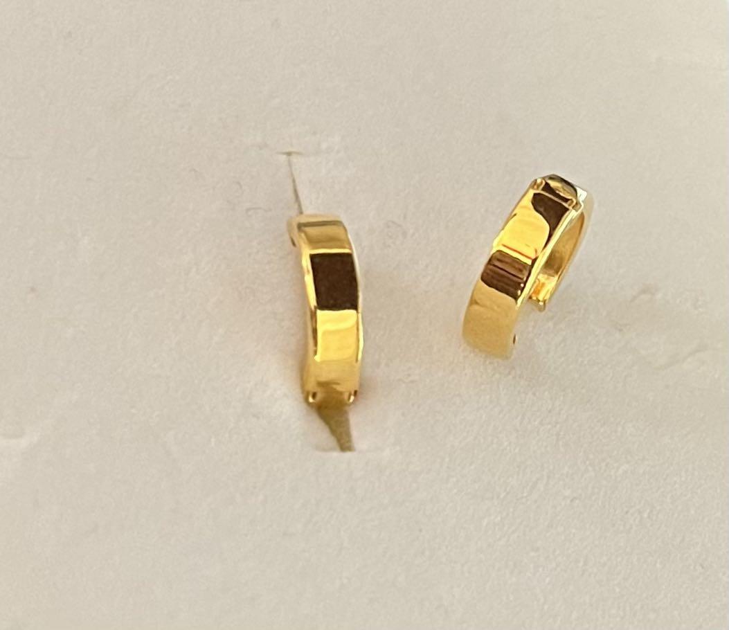 Gold plain hoop on sale earrings