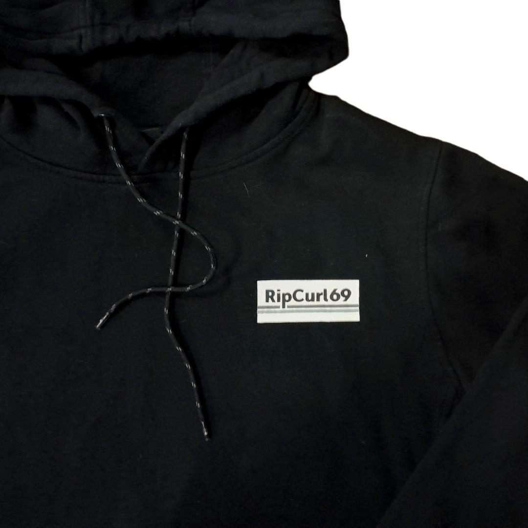 RIPCURL PULLOVER (Category: Coats, Jackets and Outerwear) located in Banting. Submitted by Kedai.Bundle (Listing ID 1166420290, Image 3). Description: ITEM : RIPCURL COND. : 9.7 MANUAL : 22X28 PRICE : RM40 LINK WHATSAPP : wa.link/c2qs25 DM FOR MORE DETAIL/ANYTHING Follow TikTok/Shopee/Fb for live streaming : s.nazmi.sahar.