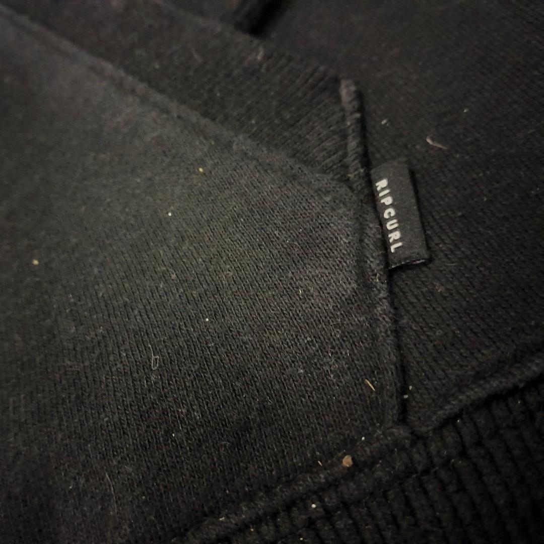 RIPCURL PULLOVER (Category: Coats, Jackets and Outerwear) located in Banting. Submitted by Kedai.Bundle (Listing ID 1166420290, Image 2). Description: ITEM : RIPCURL COND. : 9.7 MANUAL : 22X28 PRICE : RM40 LINK WHATSAPP : wa.link/c2qs25 DM FOR MORE DETAIL/ANYTHING Follow TikTok/Shopee/Fb for live streaming : s.nazmi.sahar.