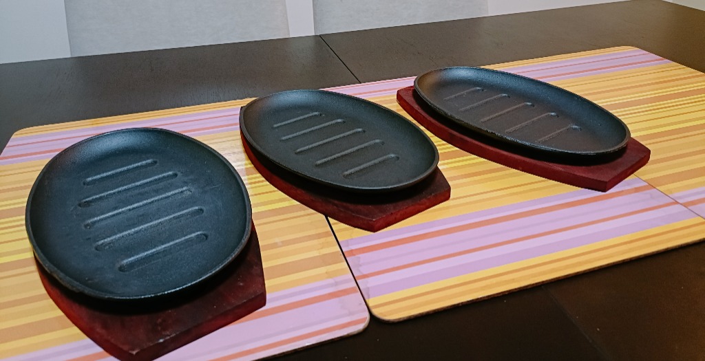 Set of 3 Iron Hot Plates, Furniture & Home Living, Kitchenware & Tableware, Dinnerware & Cutlery