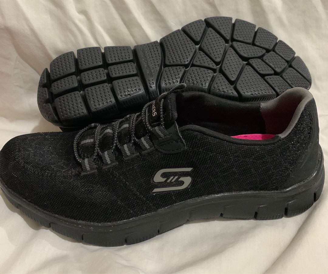 Cheap skechers relaxed fit memory deals foam