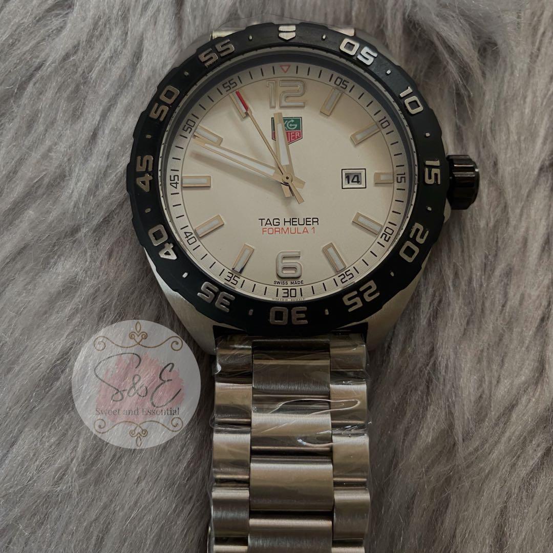 F1 | Formula 1 Watch for Men White Dial (Category: Men's Watches) located in Bulacan. Submitted by SweetAndEssential (Listing ID 1166381412, Image 1). Description: Quartz Fixed Bezel White Dial with Date Stainless Steel Sapphire Crystal Glass Luminous Markers and Hands Premium Quality ✅ Actual photos With plain box.