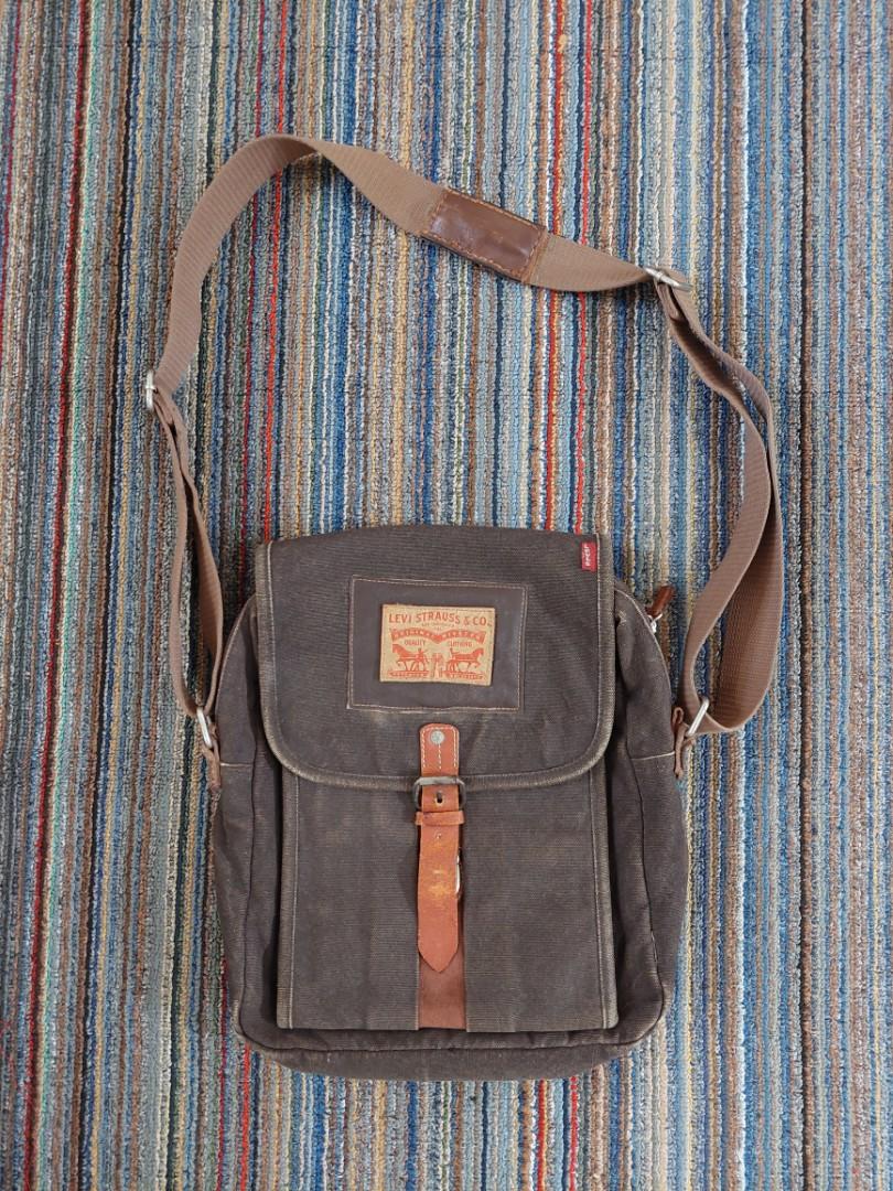 Levis tas clearance