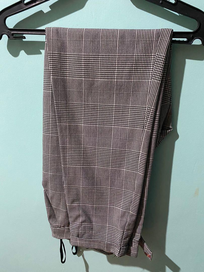 Warehouse Houndstooth Pants/Trousers - Gray (Category: Other Bottoms) located in Manila. Submitted by declutterwzk (Listing ID 1166329581, Image 1). Description: Fits 26-28 inches waistline Bought at 1,299 sale price.