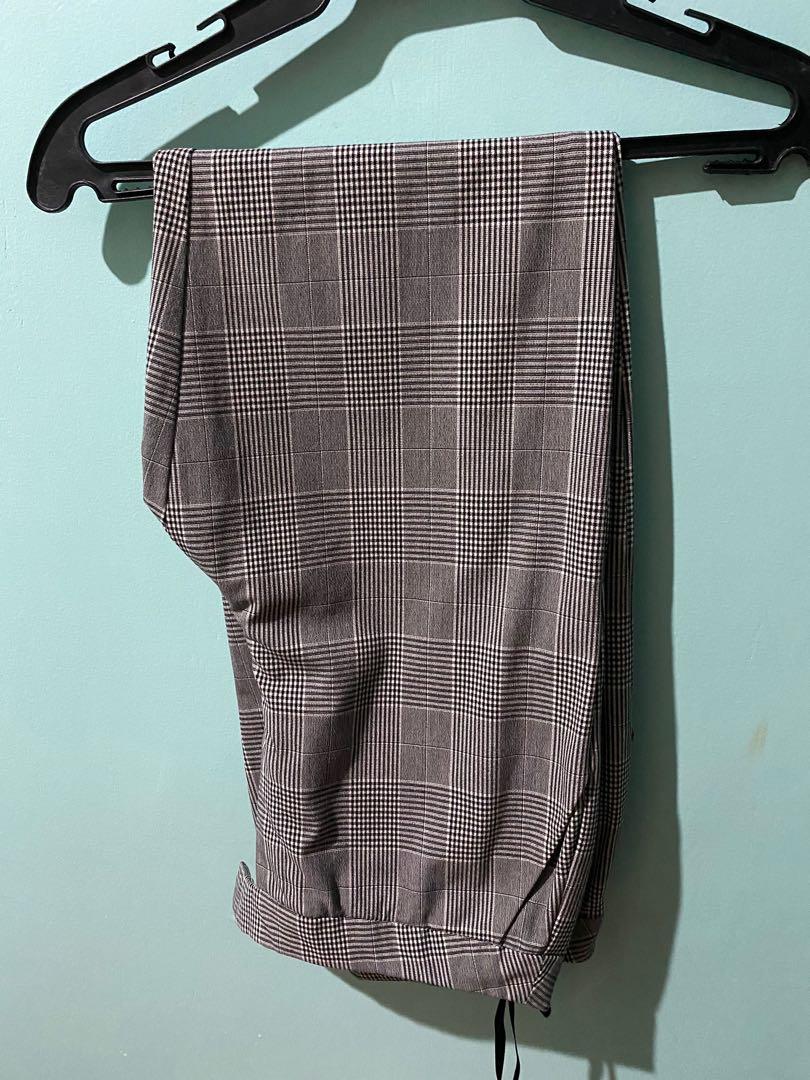Warehouse Houndstooth Pants/Trousers - Gray (Category: Other Bottoms) located in Manila. Submitted by declutterwzk (Listing ID 1166329581, Image 2). Description: Fits 26-28 inches waistline Bought at 1,299 sale price.