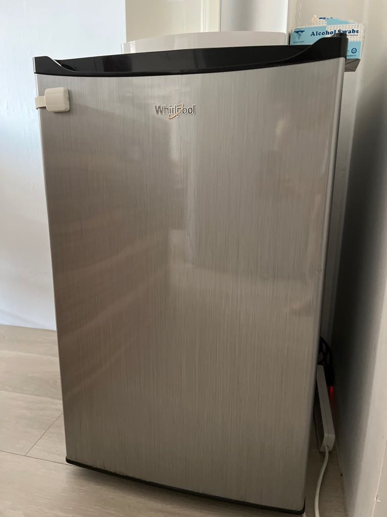 Whirlpool mini fridge, TV & Home Appliances, Kitchen Appliances