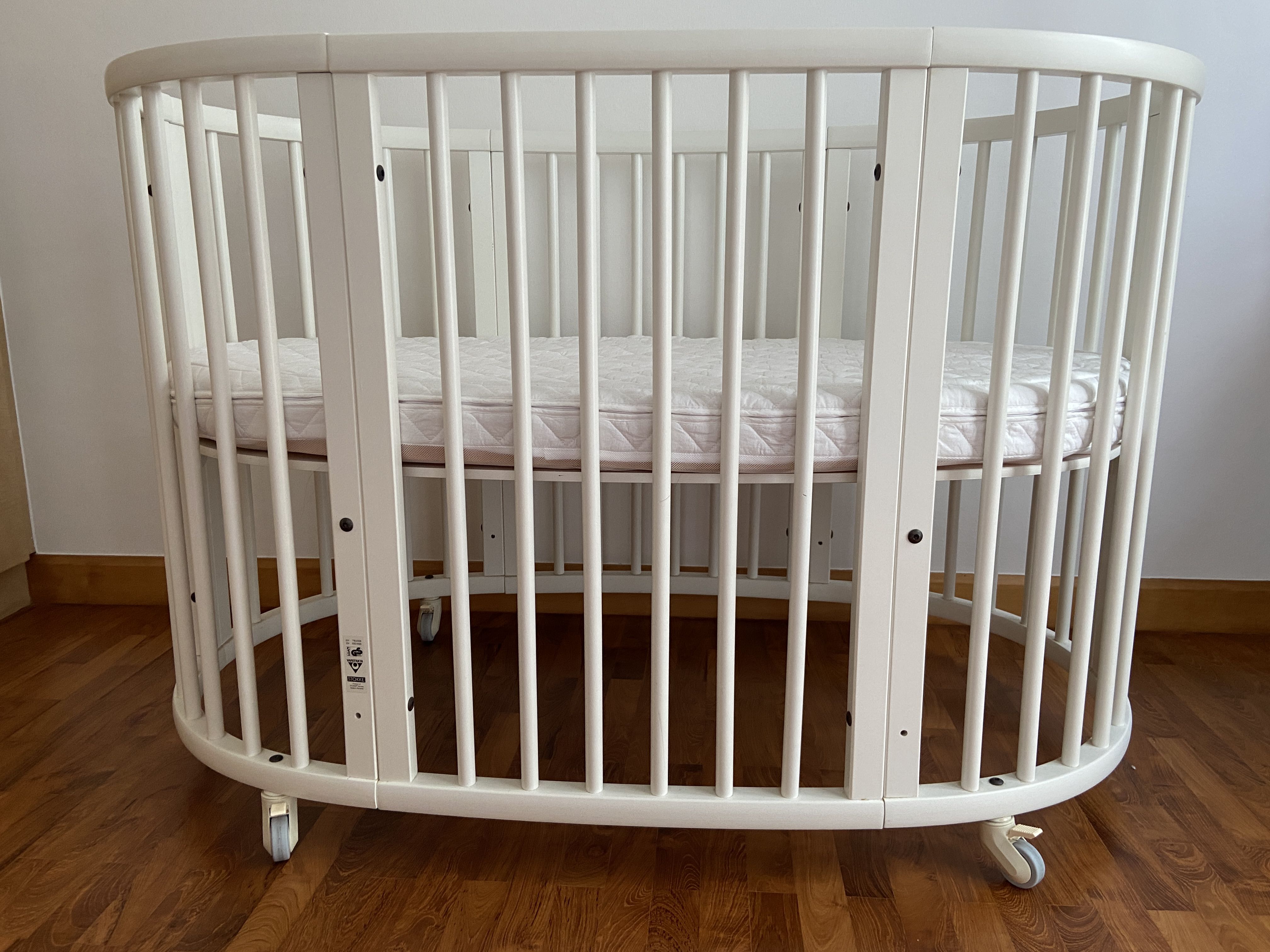 White Stokke Sleepi/Mini Cot/Crib Full Set, Babies & Kids, Baby Nursery & Kids Furniture, Cots