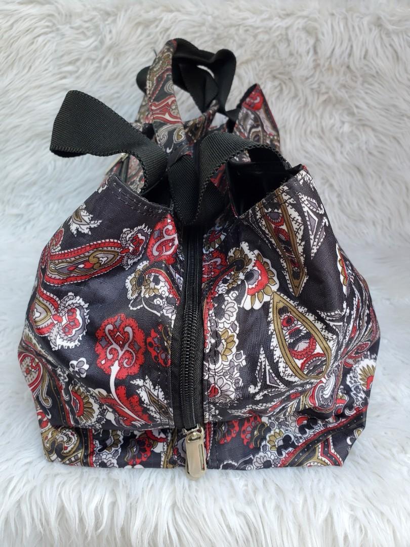 YETI Nylon Handbag with 3 Compartment size Medium (Category: Tote Bags) located in Manila. Submitted by mamaloverakkie (Listing ID 1166321213, Image 2). Description: USED LIKE NEW PO😘😍❤🥰 Nylon Quality po. like LESPORTSAC po ung quality nya. 🥰😚❤😘😍.