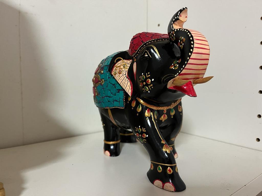 Hand Carved Thai Wooden Elephant Brand New 22cm Tall Size 