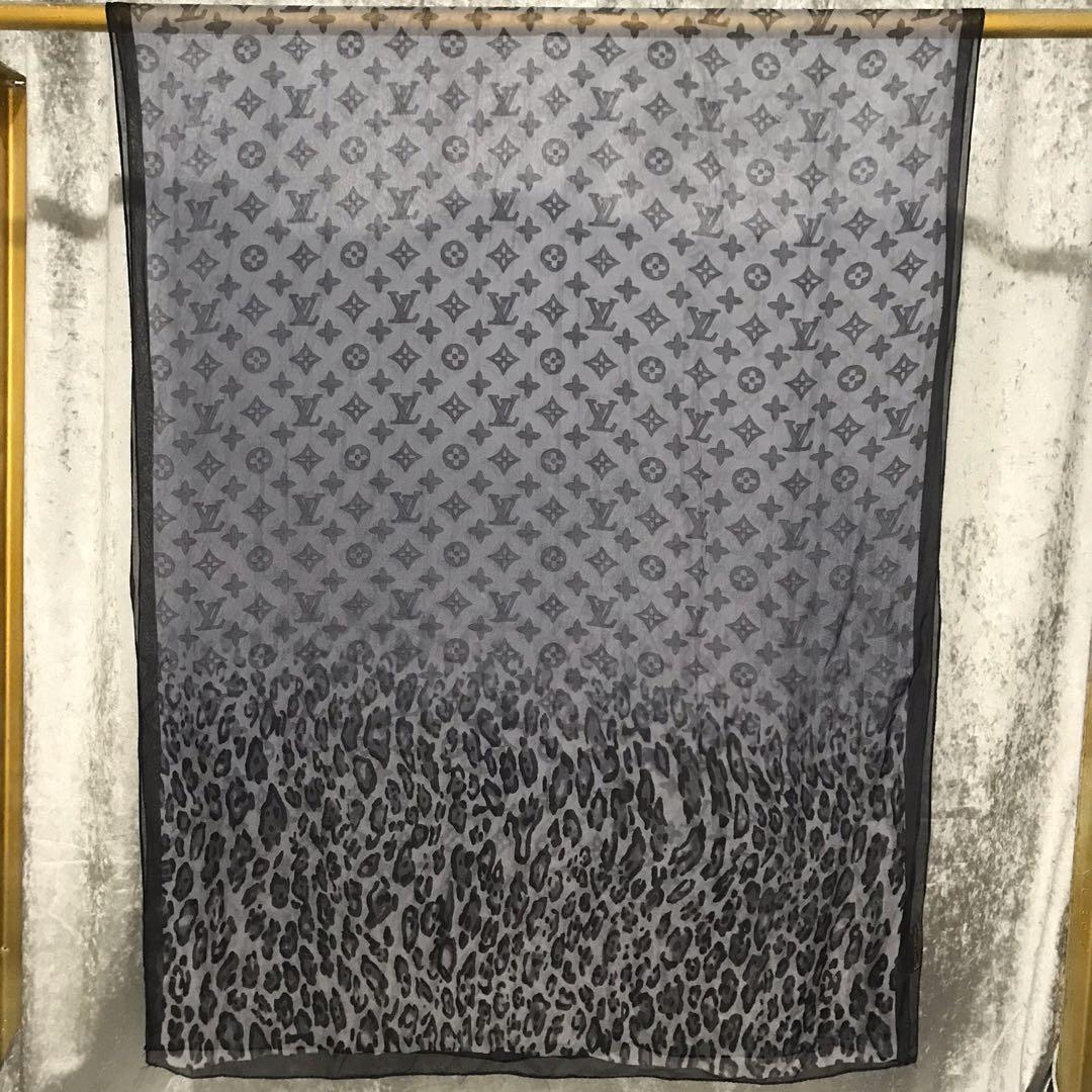 💯 AUTHENTIC LOUISE VUITTON Reversible Scarf, Luxury, Accessories on  Carousell
