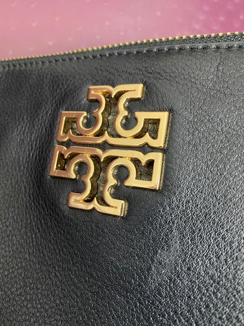 AUTHENTIC Tory Burch Pouch (Category: Luxury Bags & Wallets) located in Santa Rosa. Submitted by authenthei (Listing ID 1166492404, Image 3). Description: Authentic 8.5/10 condition Zips from side up! Detachable strap With cards compartment Fits all mobile phones and bifold wallets And some accessories too Comes with original price tag MOP: gcash/ bank transfer only No COD No COP Shipping fee on BUYER .