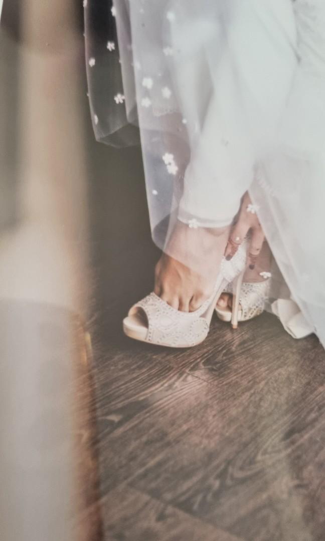Badgley mischka hotsell evening shoes