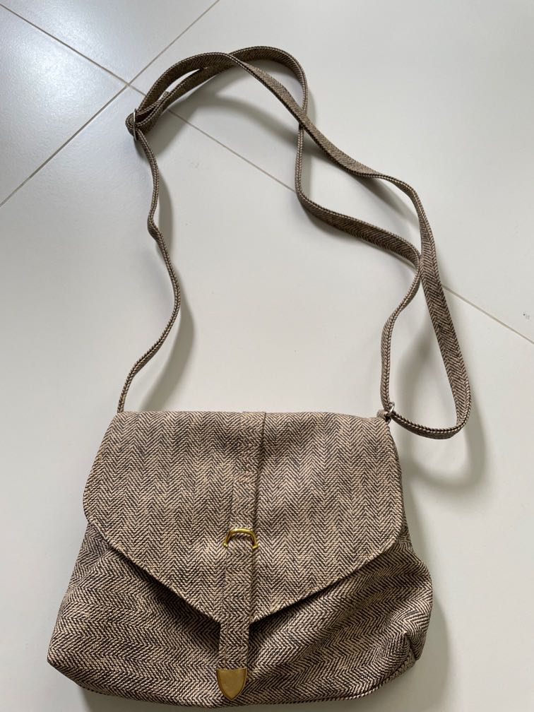 Brown crossbody bag, Women's Fashion, Bags & Wallets, Crossbody Bags