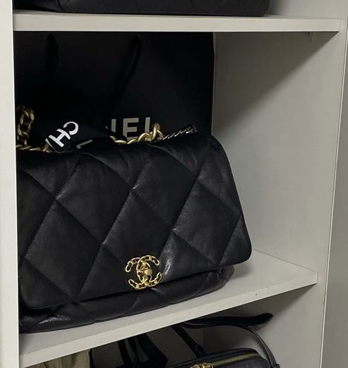 Chanel 19 maxi, Women's Fashion, Bags & Wallets, Cross-body Bags on  Carousell