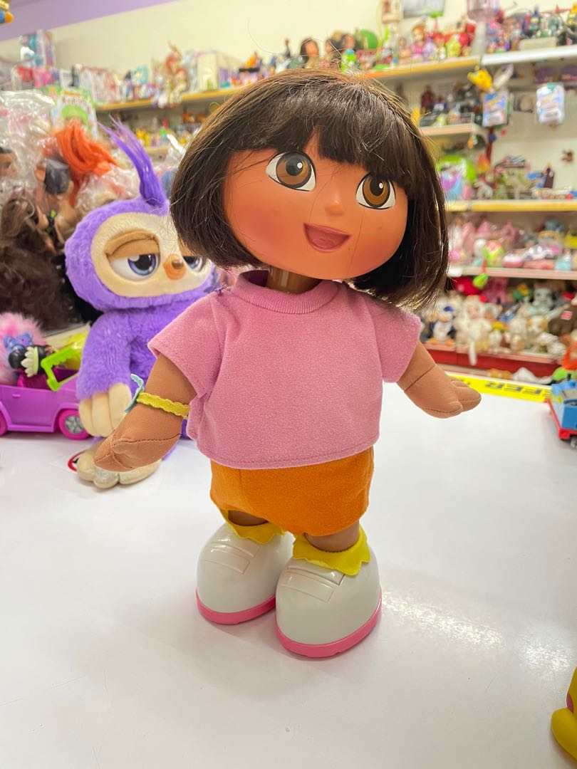 Talking outlet dora doll
