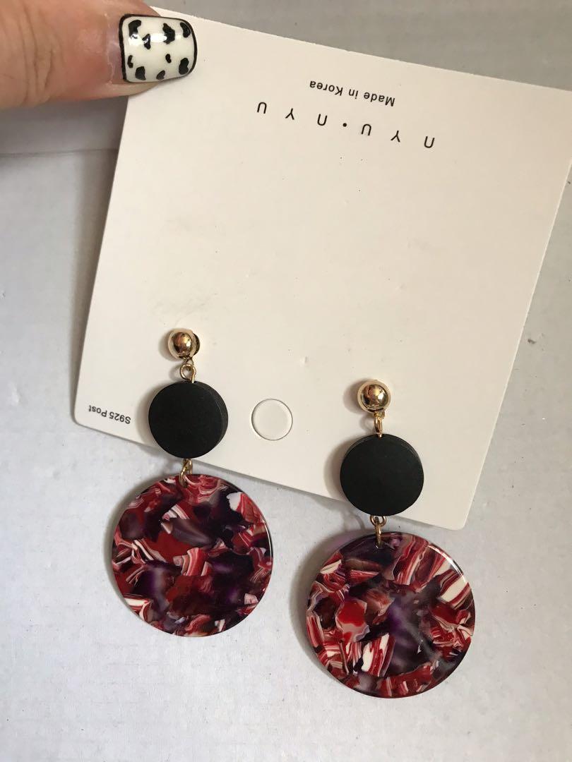 Earrings (Category: Earrings) located in Singapore. Submitted by wyzyl2012 (Listing ID 1166524421, Image 7). Description: 3 sets $10 Free delivery .