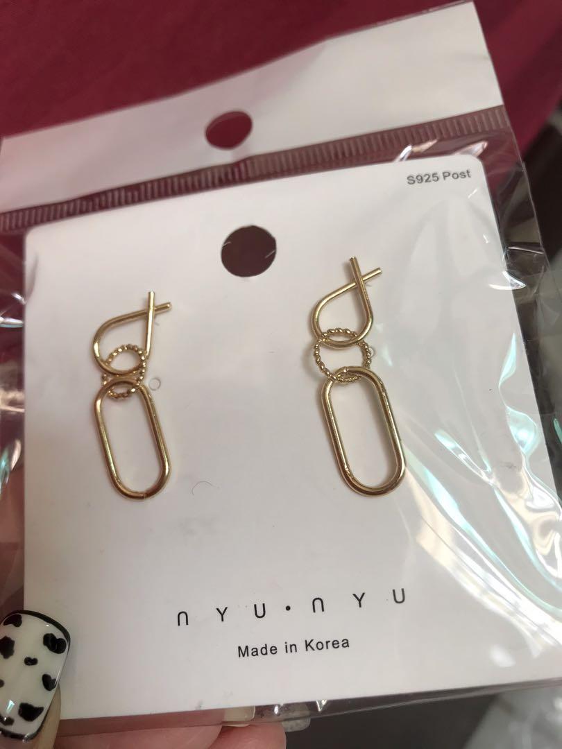 Earrings (Category: Earrings) located in Singapore. Submitted by wyzyl2012 (Listing ID 1166524421, Image 9). Description: 3 sets $10 Free delivery .