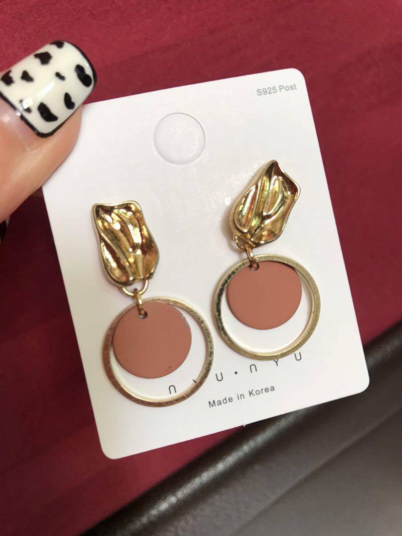 Earrings (Category: Earrings) located in Singapore. Submitted by wyzyl2012 (Listing ID 1166524421, Image 6). Description: 3 sets $10 Free delivery .