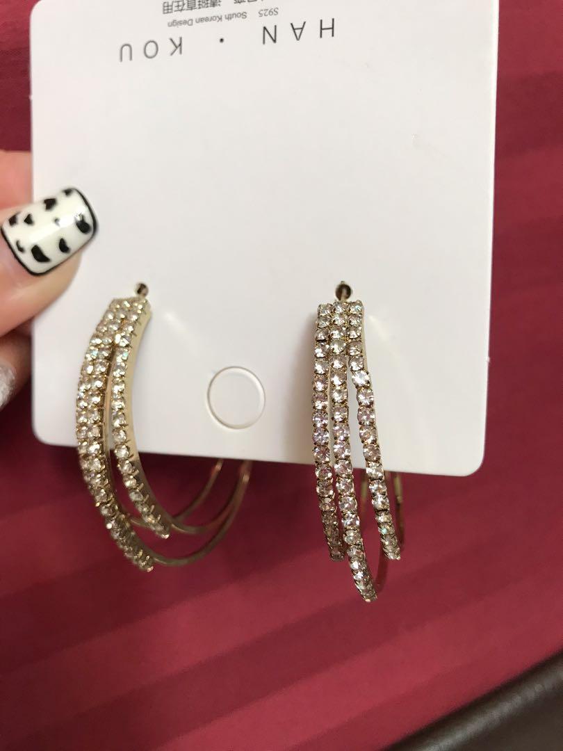 Earrings (Category: Earrings) located in Singapore. Submitted by wyzyl2012 (Listing ID 1166524421, Image 4). Description: 3 sets $10 Free delivery .