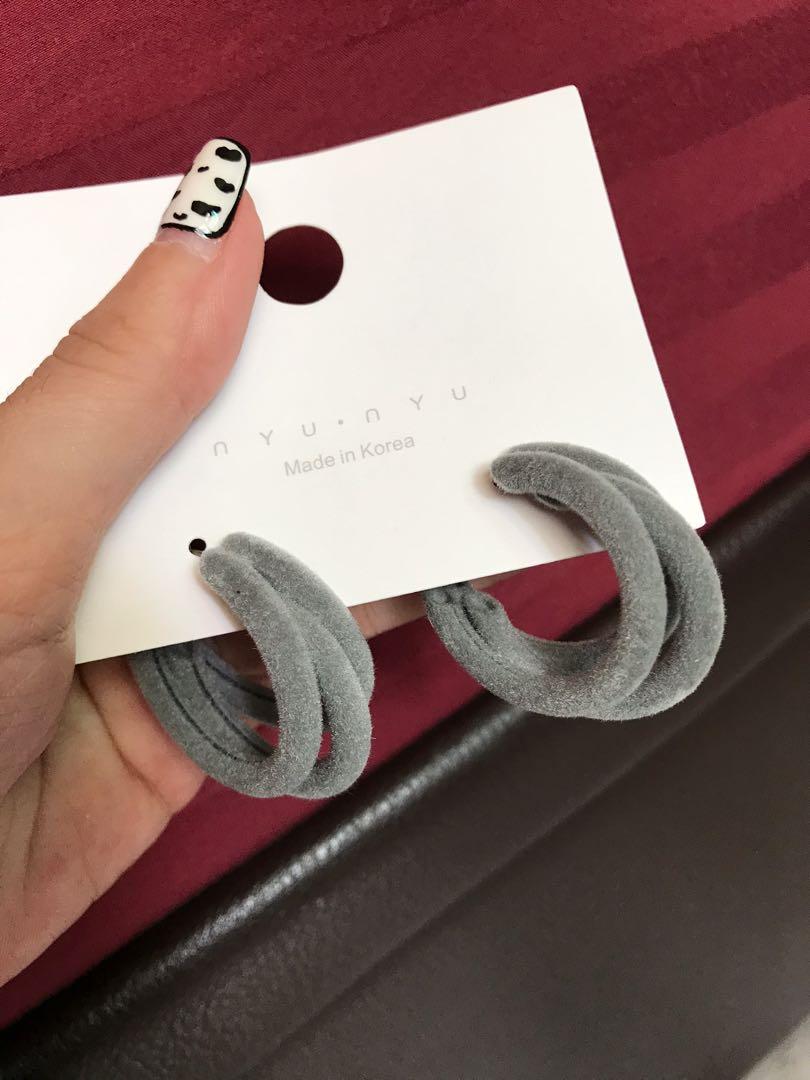 Earrings (Category: Earrings) located in Singapore. Submitted by wyzyl2012 (Listing ID 1166524421, Image 10). Description: 3 sets $10 Free delivery .