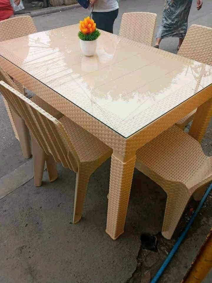 ELEGANT RATTAN DINING SET TABLES AND CHAIRS