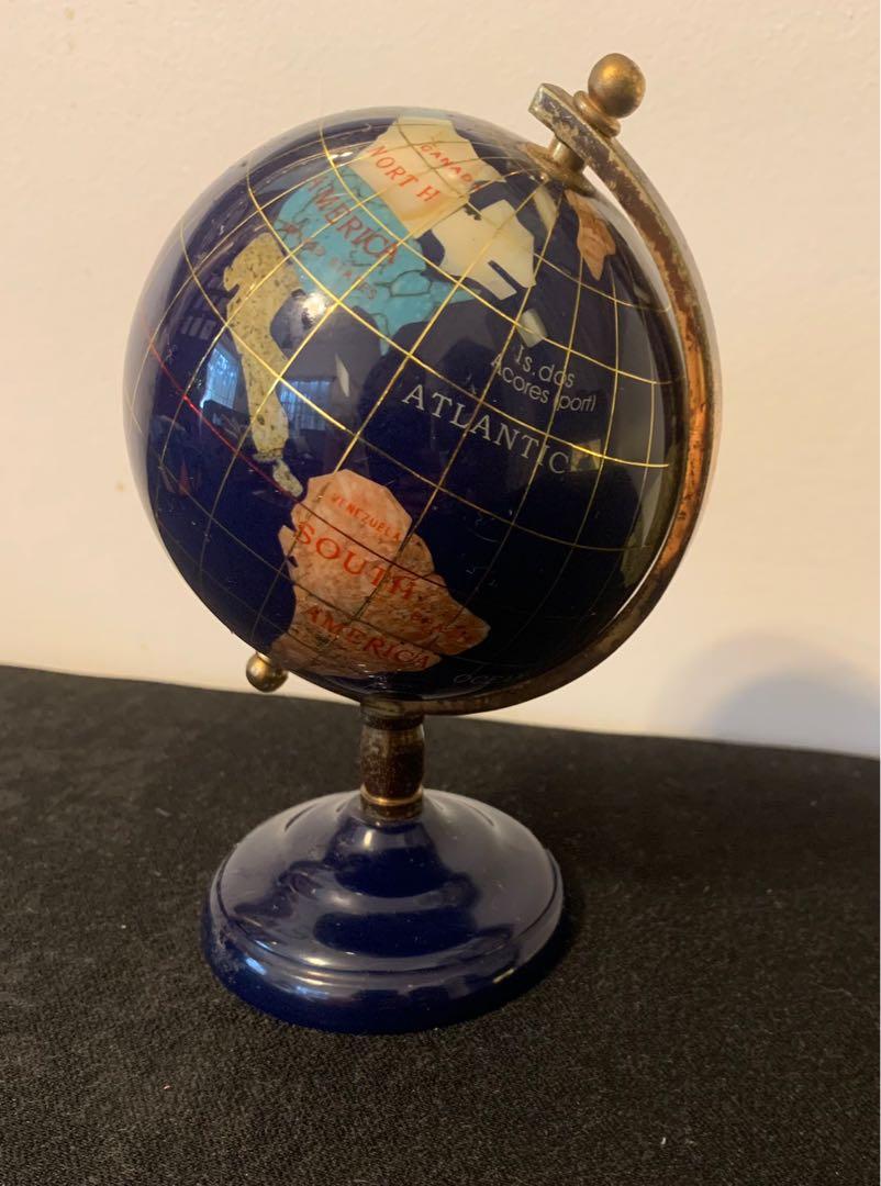 Globe Display (Category: Vases & Decorative Bowls) located in Bacoor. Submitted by solitaire0509 (Listing ID 1166430323, Image 2). Description: 6 inches.