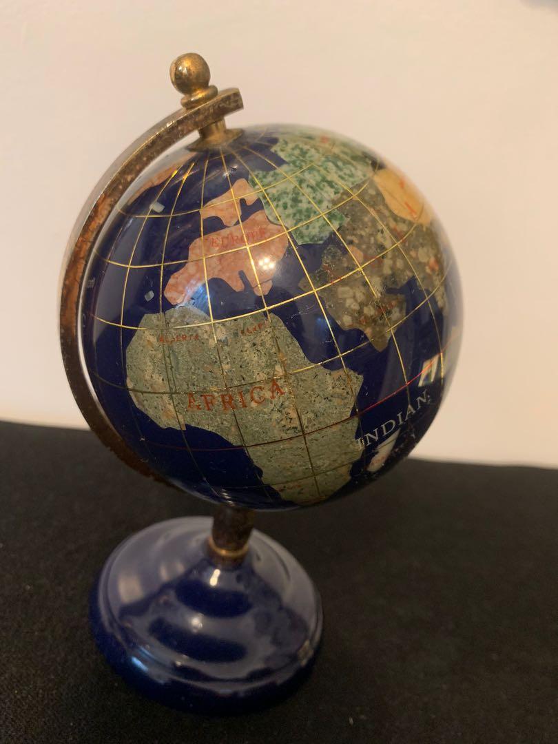 Globe Display (Category: Vases & Decorative Bowls) located in Bacoor. Submitted by solitaire0509 (Listing ID 1166430323, Image 1). Description: 6 inches.