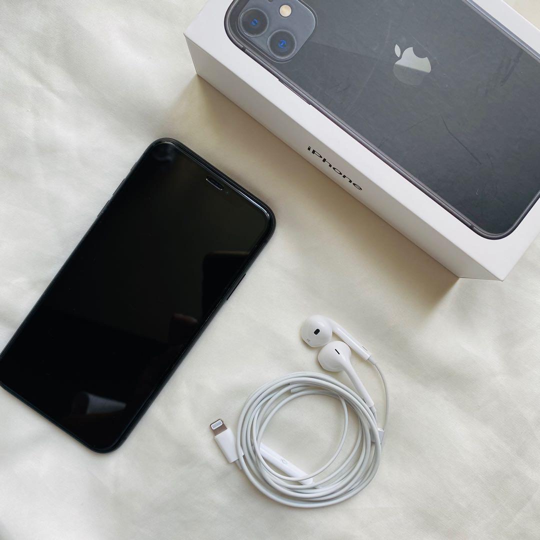 iPhone 11 64GB with earphones box