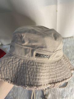 Jacquemus fisherman’s beach hat on hand unisex