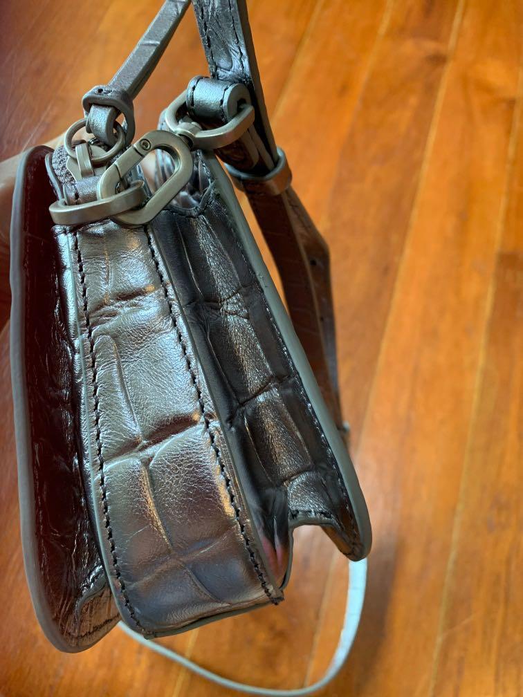 Sling bag deals liebeskind