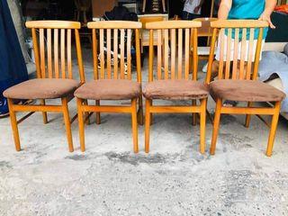 Matsuda Dining Chair (4pcs)
L16.5 W20 H17 in
All solid wood frame and legs 
Gamuza fabric seat
In good condition