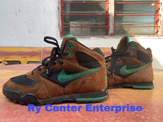 Nike caldera hiking boots on sale